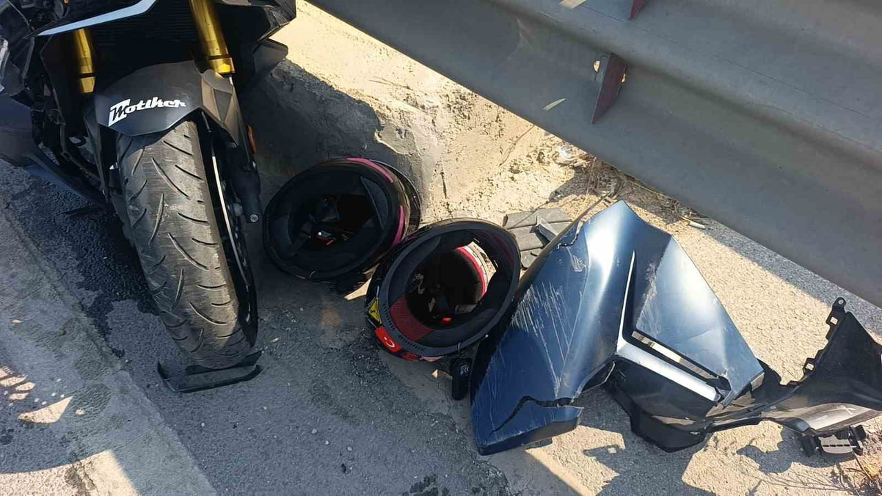 ANTALYA'NIN MANAVGAT  İLÇESİ'NDE MOTOSİKLET İLE OTOMOBİLİN ÇARPIŞMASI SONUCU MEYDANA GELEN KAZADA...