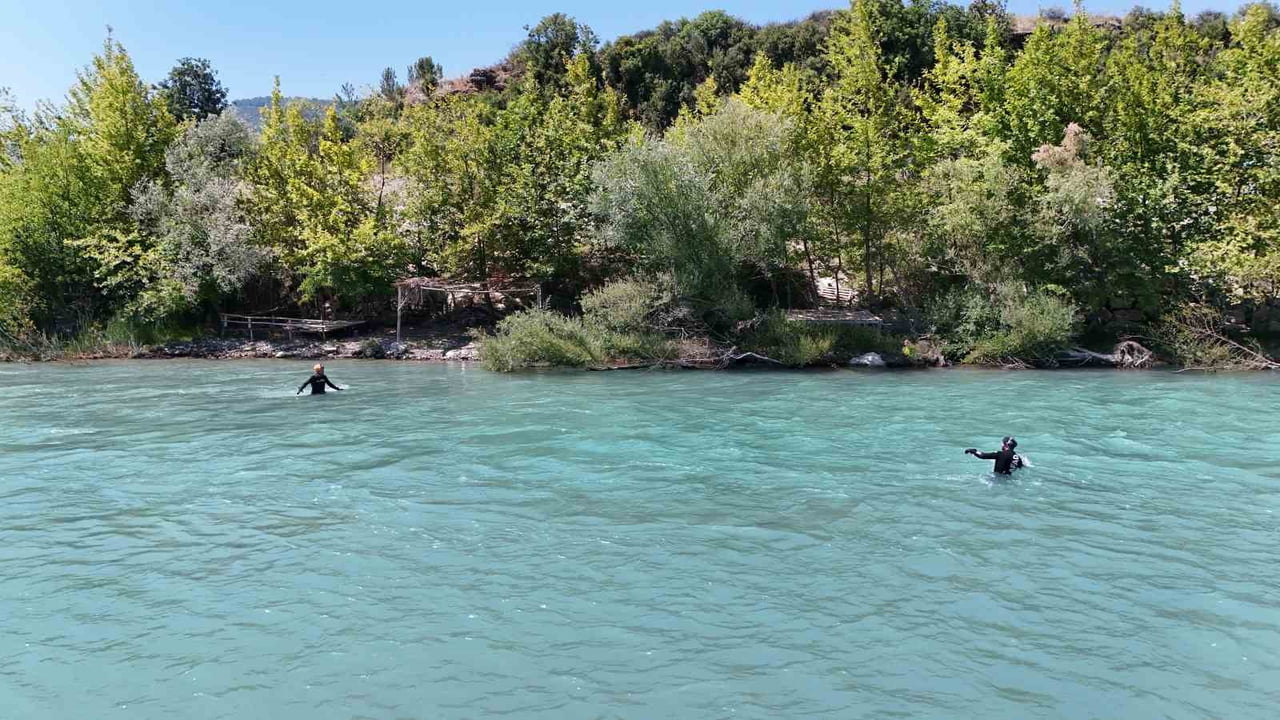 ANTALYA'NIN MANAVGAT İLÇESİ İLE ALANYA SINIRINDA BULUNAN ALARA ÇAYI'NDA AKINTIYA KAPILARAK...