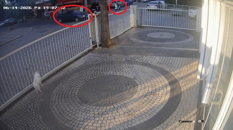 ANTALYA'NIN MANAVGAT İLÇESİNDE MOTOSİKLET İLE OTOMOBİLİN ÇARPIŞMASI SONUCU MEYDANA GELEN TRAFİK...
