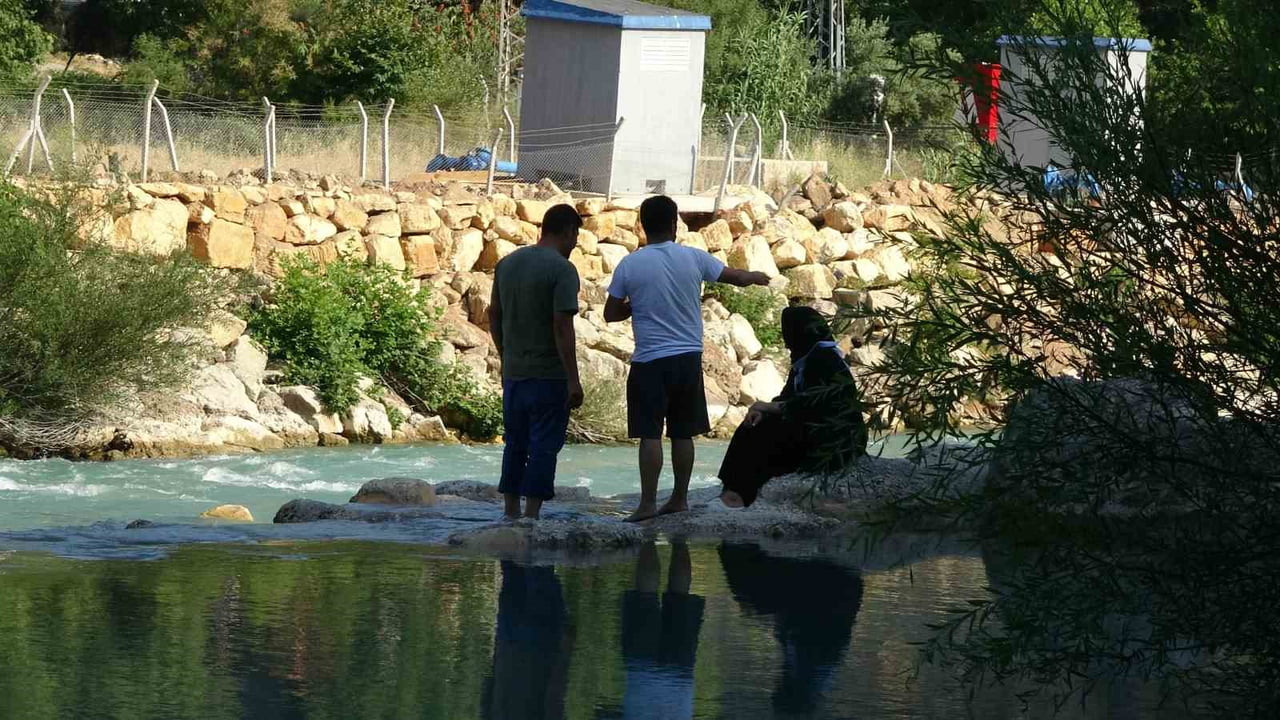 ANTALYA'NIN MANAVGAT İLÇESİNDE SERİNLEMEK İÇİN GİRDİĞİ ALARA ÇAYI'NDA KAYBOLAN 26 YAŞINDAKİ GENCİ...