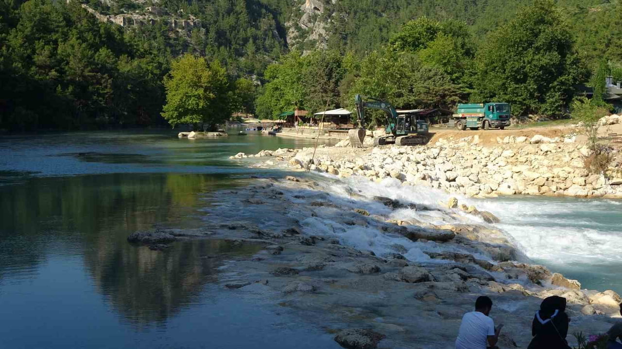 ANTALYA'NIN MANAVGAT İLÇESİNDE SERİNLEMEK İÇİN GİRDİĞİ ALARA ÇAYI'NDA KAYBOLAN 26 YAŞINDAKİ GENCİ...