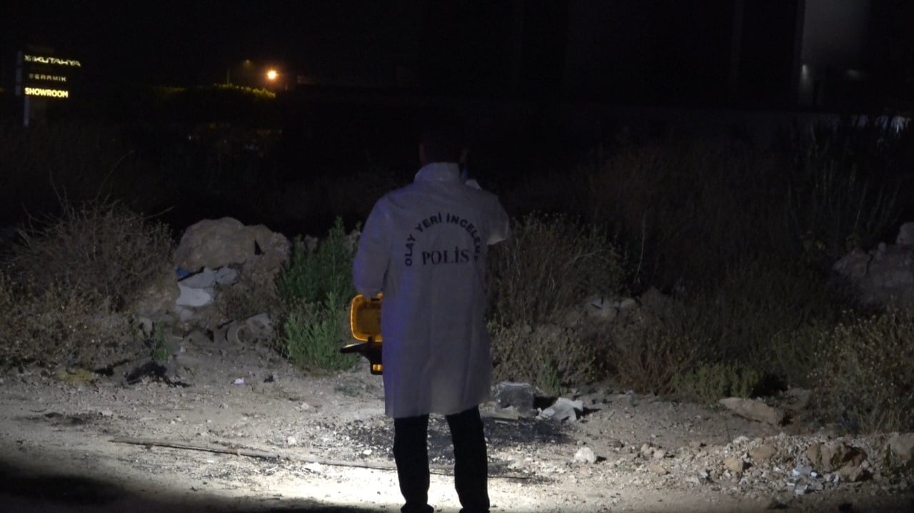ANTALYA'NIN MURATPAŞA İLÇESİ DOĞUYAKA MAHALLESİ'NDE, CEZAEVİNDEN İZİNLİ OLARAK ÇIKTIĞI ÖĞRENİLEN...