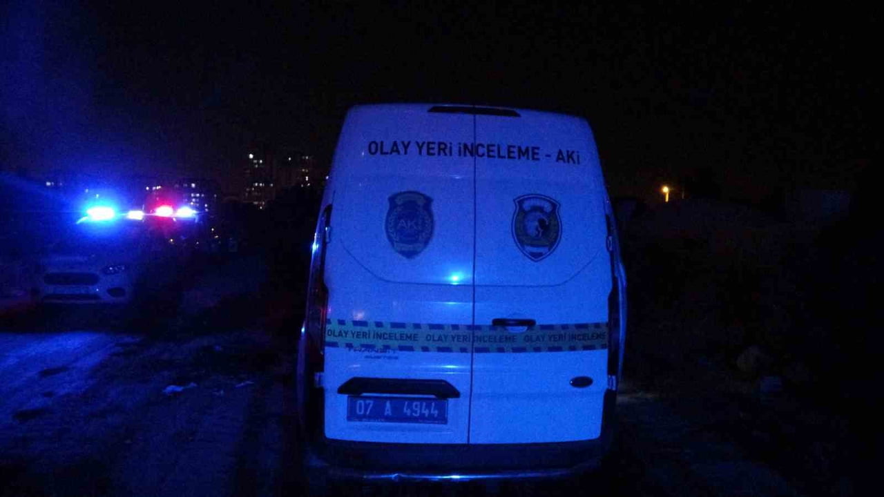 ANTALYA'NIN MURATPAŞA İLÇESİ DOĞUYAKA MAHALLESİ'NDE, CEZAEVİNDEN İZİNLİ OLARAK ÇIKTIĞI ÖĞRENİLEN...