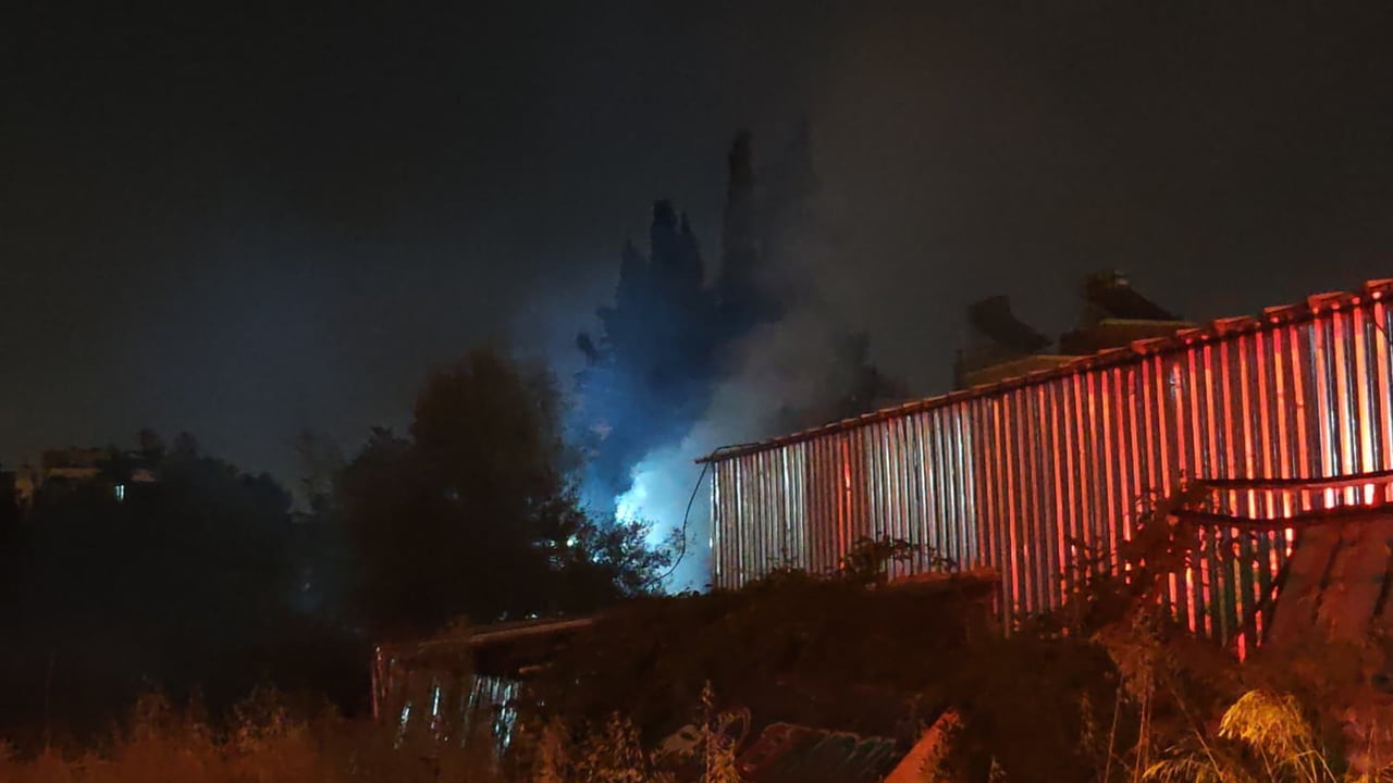 ANTALYA'NIN MURATPAŞA İLÇESİNDE SERAMİK PARÇALARI SATILAN BİR İŞ YERİNDE ÇIKAN KÜÇÜK ÇAPLI YANGIN...