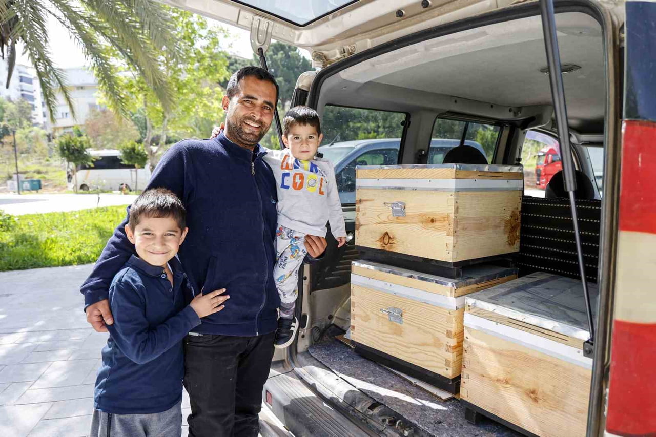 ANTALYA BÜYÜKŞEHİR BELEDİYESİ; AKSEKİ’DEN SONRA SERİK, KUMLUCA VE DEMRE İLÇELERİNDE ARICILIK İLE...