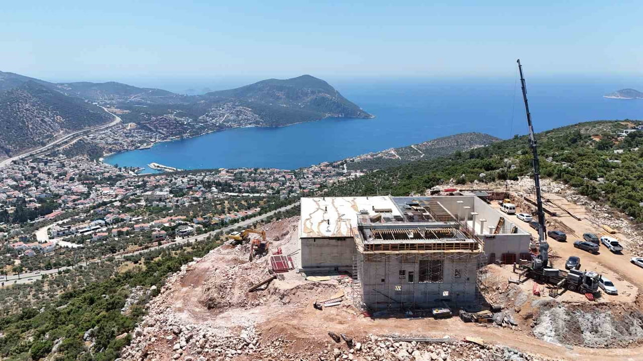 ANTALYA BÜYÜKŞEHİR BELEDİYESİ ASAT GENEL MÜDÜRLÜĞÜ, KAŞ’IN 54 MAHALLESİNDE İÇME SUYU ALTYAPISINI...