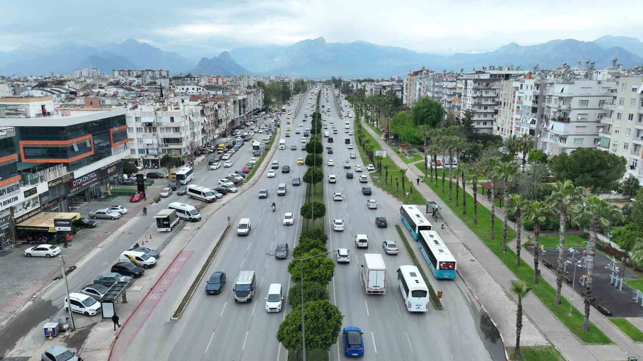 ANTALYA BÜYÜKŞEHİR BELEDİYESİ, KENT ULAŞIMINI DAHA GÜVENLİ VE AKICI HALE GETİRMEK AMACIYLA ÖNEMLİ...