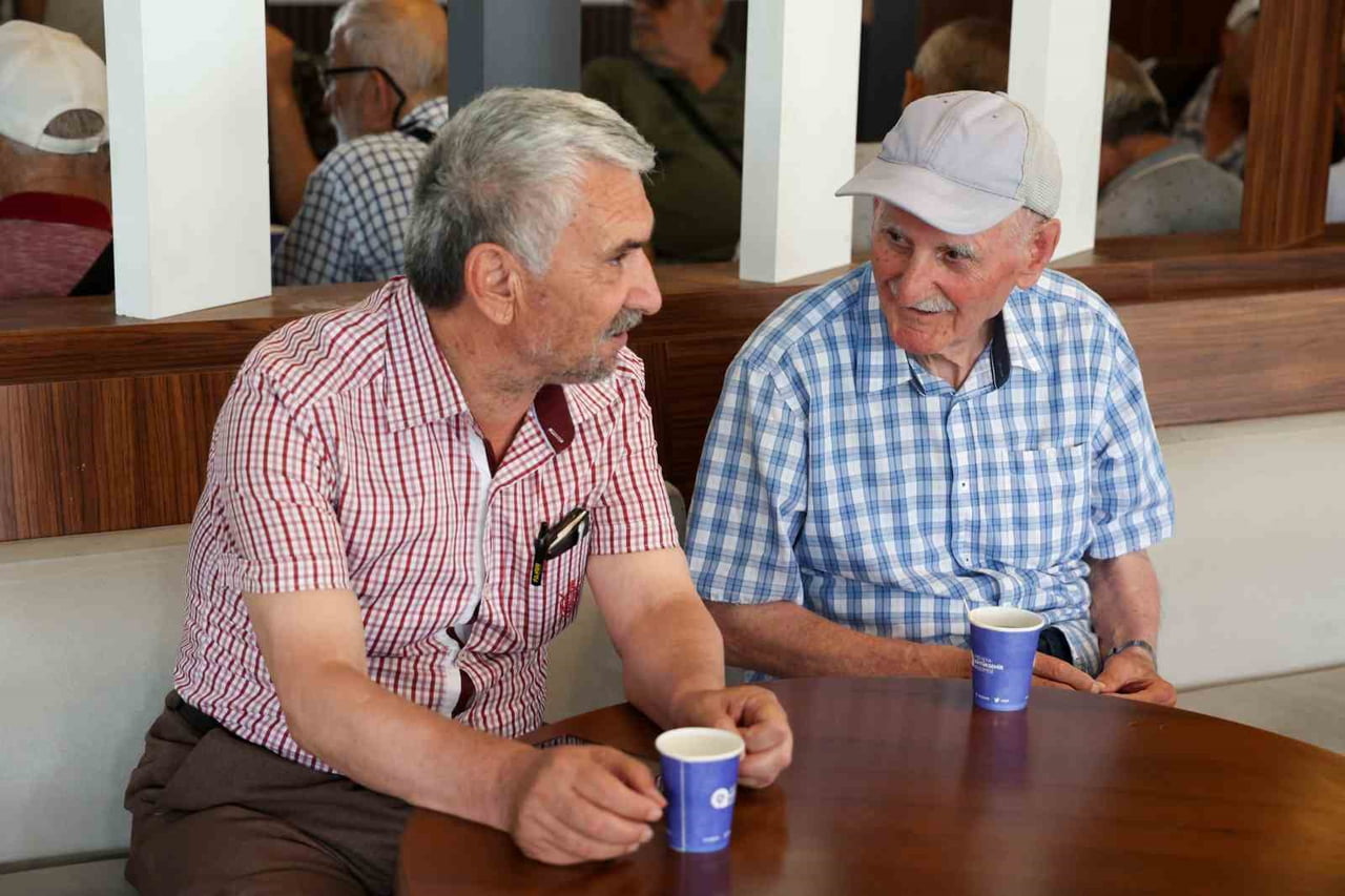 ANTALYA BÜYÜKŞEHİR BELEDİYESİ TARAFINDAN EMEKLİLERİN KULLANIMINA SUNULAN EMEKLİ KAHVELERİ, SUNDUĞU...