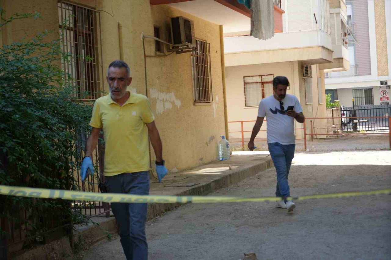 ANTALYA’DA BİR ÖĞRETMEN, TARTIŞTIĞI ÖĞRETMEN EŞİ İLE KAYINPEDERİNİ POMPALI TÜFEKLE VURARAK...