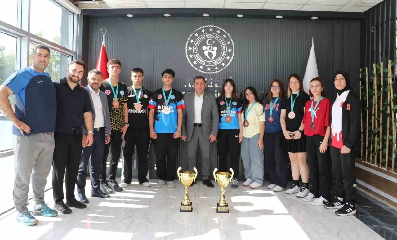 ANTALYA’DA DÜZENLENEN KİCK BOKS DÜNYA KUPASI, 43 ÜLKEDEN 2 BİN 985 SPORCUNUN KATILIMIYLA BÜYÜK BİR...