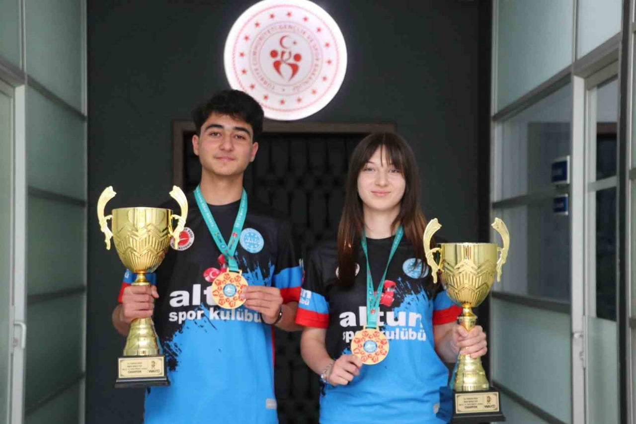 ANTALYA’DA DÜZENLENEN KİCK BOKS DÜNYA KUPASI’NDA KAYSERİ’Yİ TEMSİL EDEN SPORCULAR 2 ALTIN, 3 GÜMÜŞ...