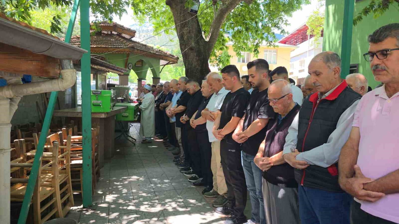 ANTALYA’DA EŞİ TARAFINDAN ÖLDÜRÜLEN ÖĞRETMEN ASLIHAN ÖZTÜRK BULAK (40) İLE BABASI CAFER TAYYAR...