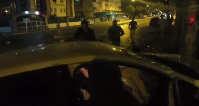 ANTALYA’DA GECE SAATLERİNDE MEYDANA GELEN KAZA KASK KAMERASINA YANSIDI. KAZADA ARAÇLARDAN...