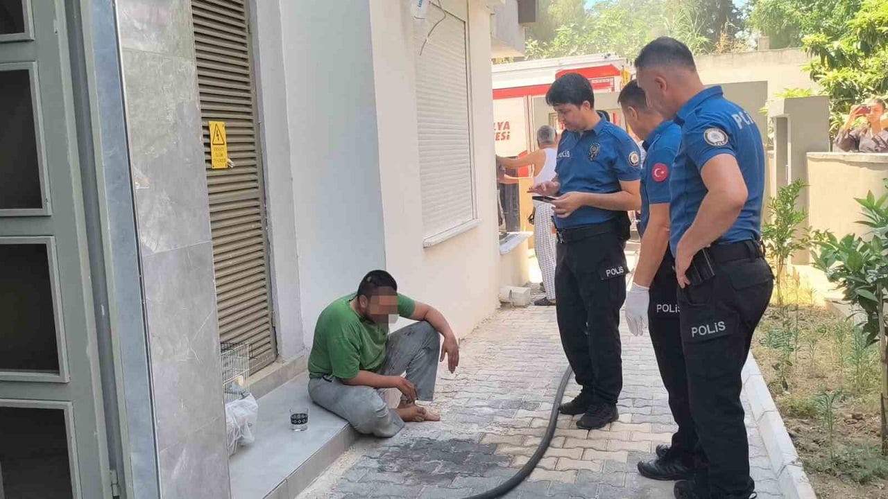 ANTALYA’DA PSİKOLOJİK SORUNLARI OLDUĞU İDDİA EDİLEN BİR ŞAHIS KENDİSİNİ EVE KAPATARAK YAKMAYA...
