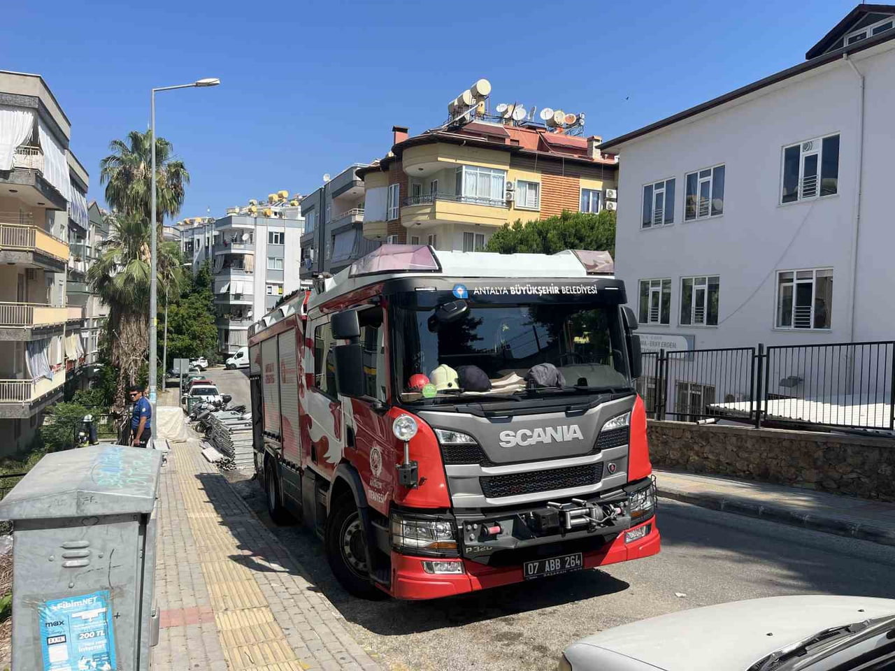 ANTALYA’NIN ALANYA İLÇESİNDE BİR APARTMAN DAİRESİNDE ÇIKAN YANGIN PANİĞE NEDEN OLDU. BANYODA...