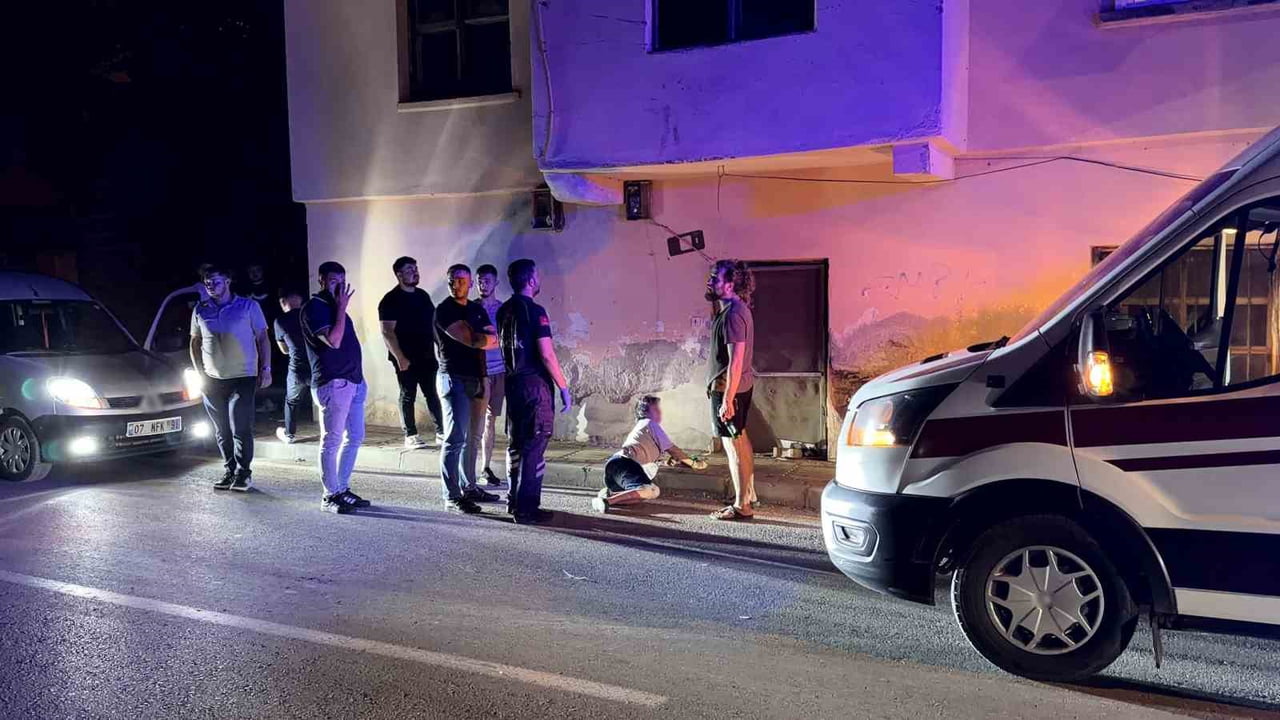 ANTALYA’NIN GAZİPAŞA İLÇESİNDE KULLANILMAYAN 2 KATLI BİR EVİN PENCERESİNDEN DÜŞEN KADIN...