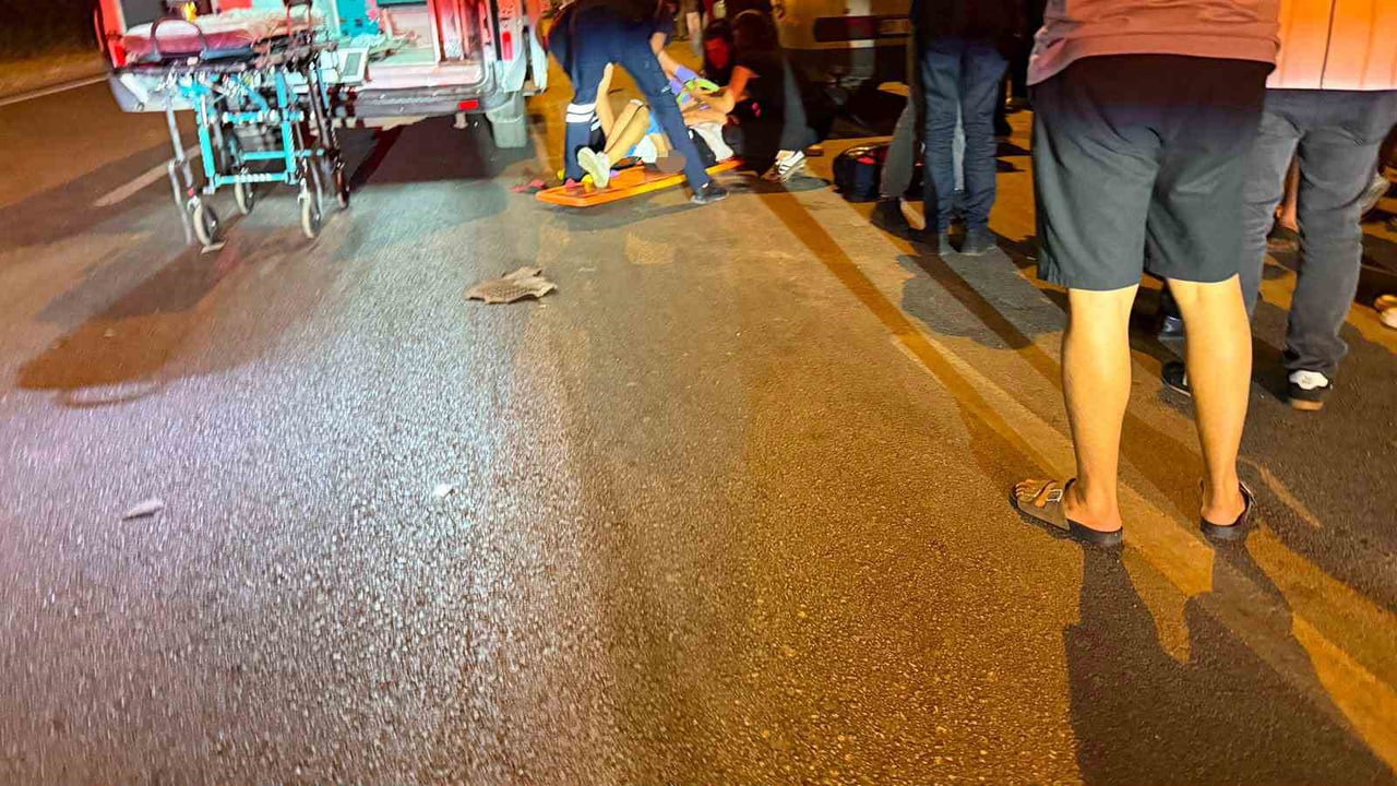 ANTALYA’NIN GAZİPAŞA İLÇESİNDE MEYDANA GELEN TRAFİK KAZASINDA BİR YAYA YARALANIRKEN, KAZAYA...