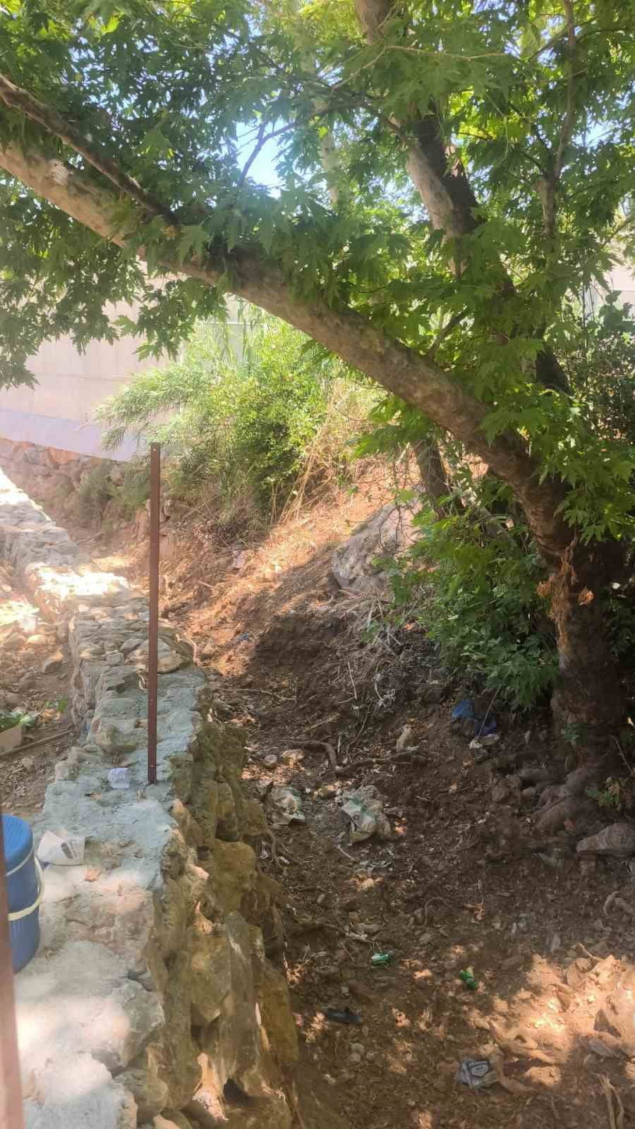ANTALYA’NIN GAZİPAŞA İLÇESİNDE RUTİN DEVRİYE GÖREVİ YAPAN JANDARMA EKİPLERİ, BİR AĞACA ASILI HALDE...