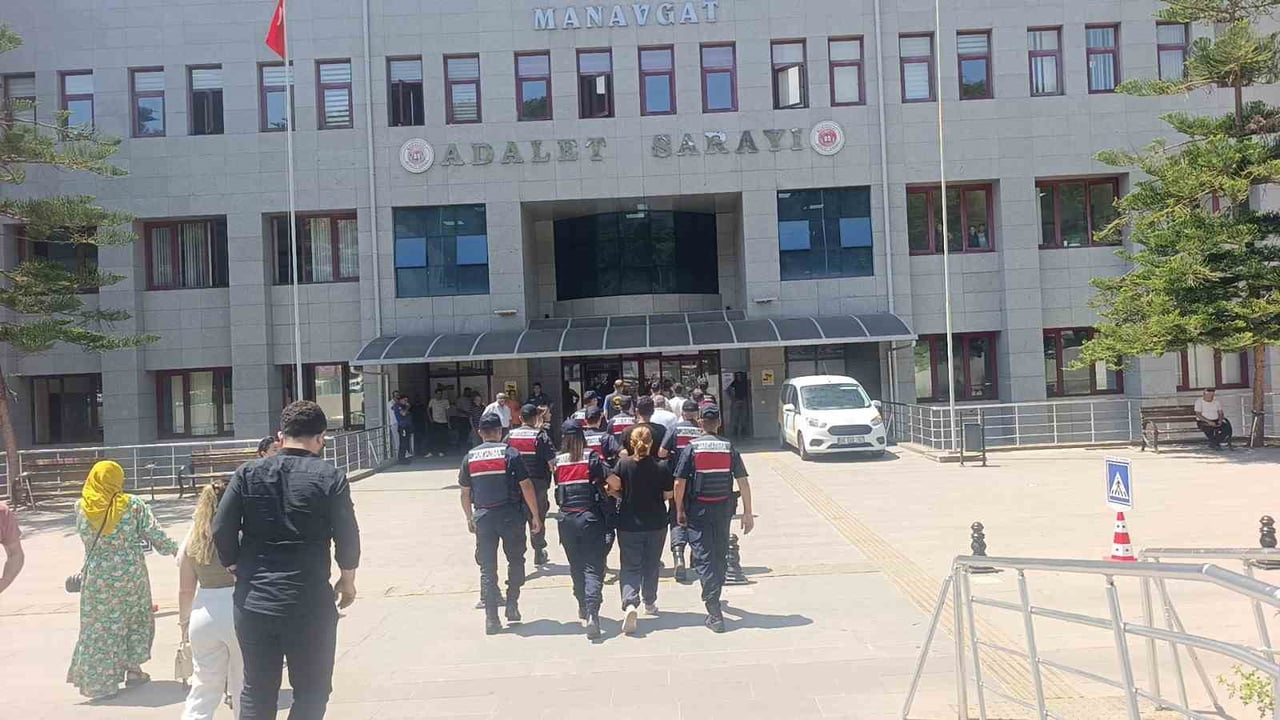 ANTALYA’NIN MANAVGAT İLÇESİNDE İKAMET ETTİĞİ EVDE KARNINDAN VURULMUŞ HALDE ÖLÜ BULUNAN 50...