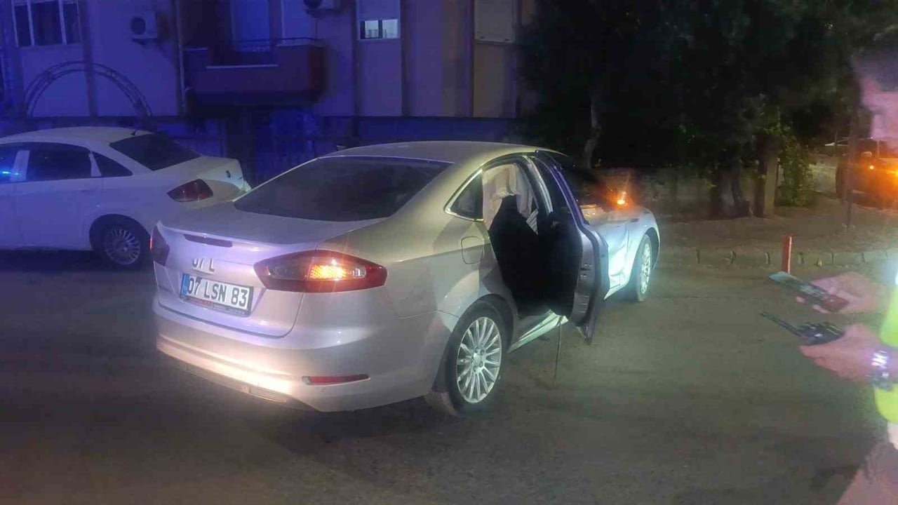 ANTALYA’NIN MANAVGAT İLÇESİNDE İKİ OTOMOBİLİN ÇARPIŞMASI SONUCU MEYDANA GELEN TRAFİK KAZASINDA 4...