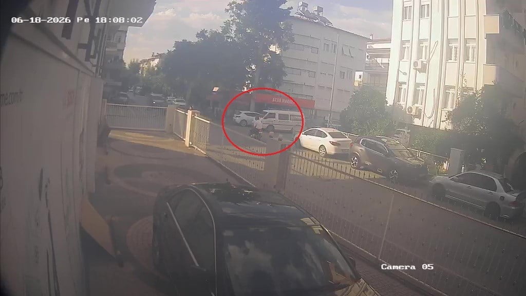 ANTALYA’NIN MANAVGAT İLÇESİNDE SÜREKLİ KAZALARIN MEYDANA GELDİĞİ HÜKÜMET CADDESİ İLE MİTHATPAŞA...