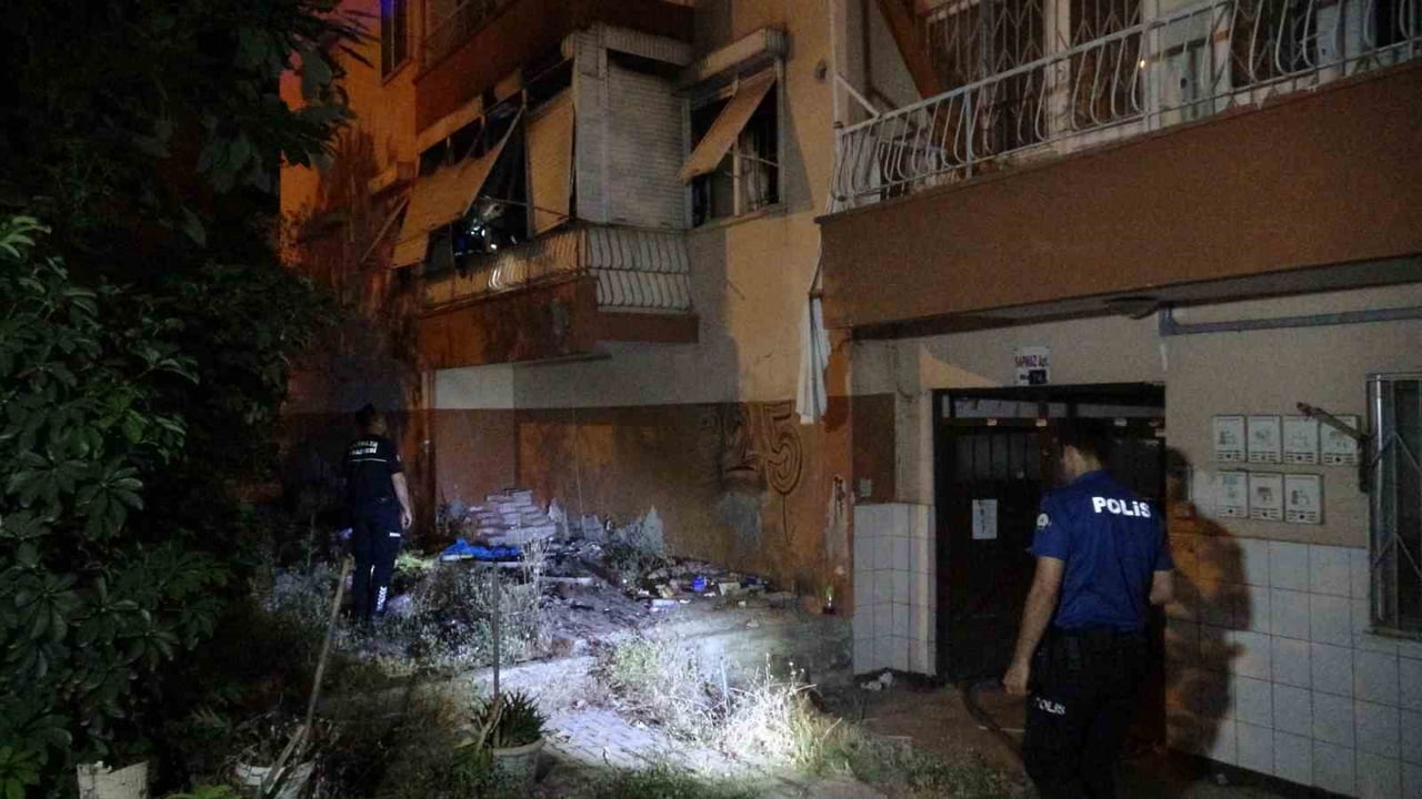 ANTALYA’NIN MURATPAŞA İLÇESİNDE KENTSEL DÖNÜŞÜM SÜRECİNDEKİ 4 KATLI APARTMANIN 1’İNCİ KATINDA...