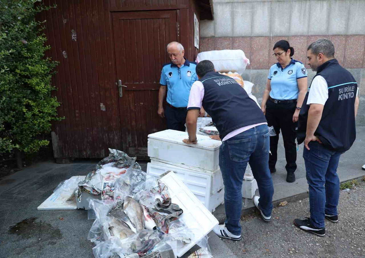 ANTALYA ŞEHİRLERARASI OTOBÜS TERMİNALİ'NDEKİ DENETİMLER SONUCUNDA AVLANMA DÖNEMİ DIŞINDA YAKALANAN...