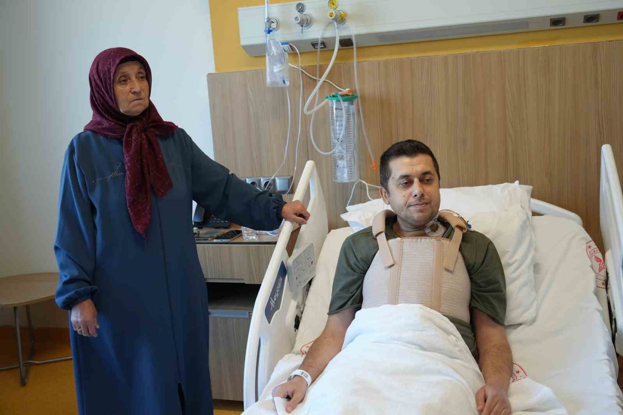 AORTU BAŞTAN SONA DEĞİŞTİRİLEN HASTA 10 SAAT SÜREN KRİTİK AMELİYATLA HAYATA TUTUNDU
