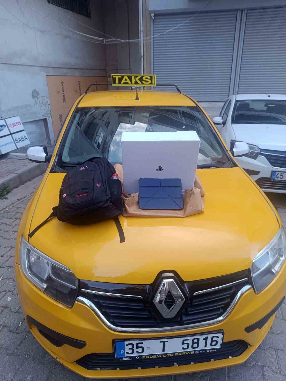 ARAÇTA YAPILAN KONTROLDE YOLCULARA AİT; 1 ADET KAPALI KUTU OYUN KONSOLU, 1 ADET TABLET, 1 ADET...