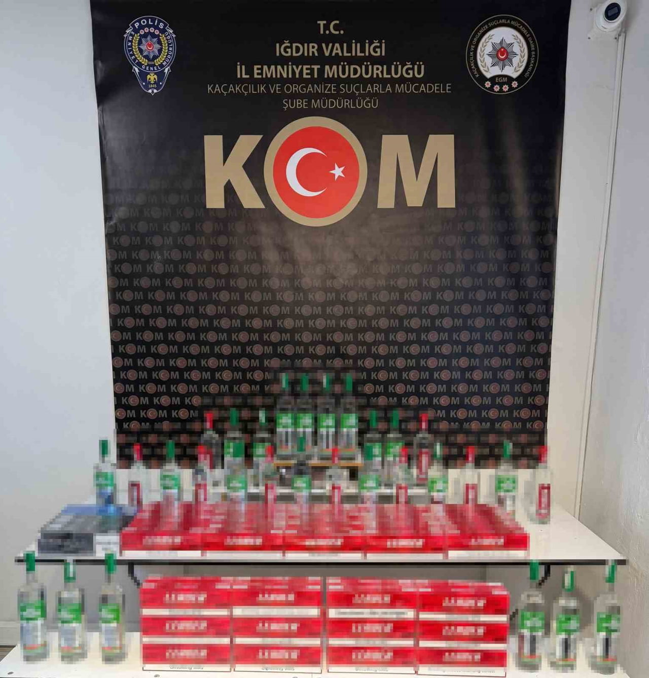 ARAMALARDA BİN 359 PAKET KAÇAK SİGARA, 52 ŞİŞE KAÇAK ALKOL VE 28 PAKET KAÇAK ÇAY ELE...
