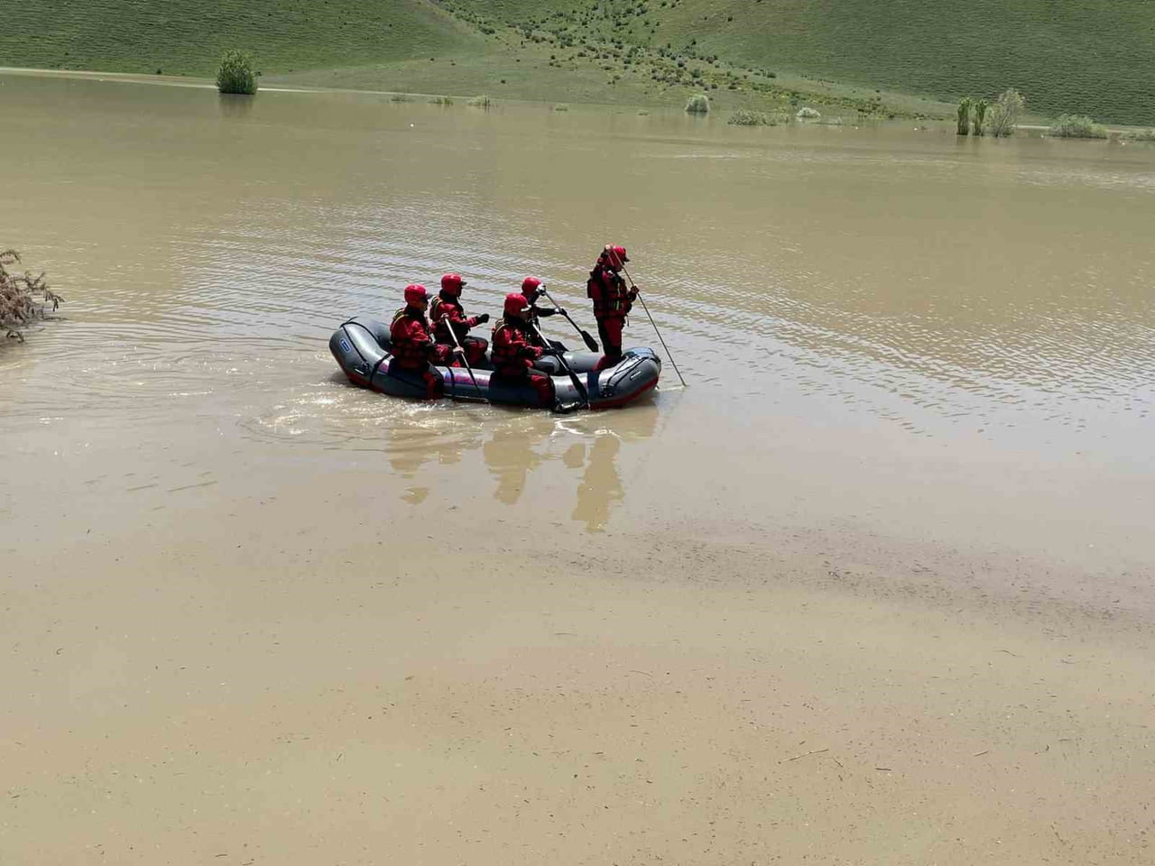 ARAS NEHRİ’NDE AKINTIYA KAPILARAK KAYBOLAN 17 YAŞINDAKİ ÇOBAN OKAN KOÇ’U ARAMA ÇALIŞMALARI 4’ÜNCÜ...