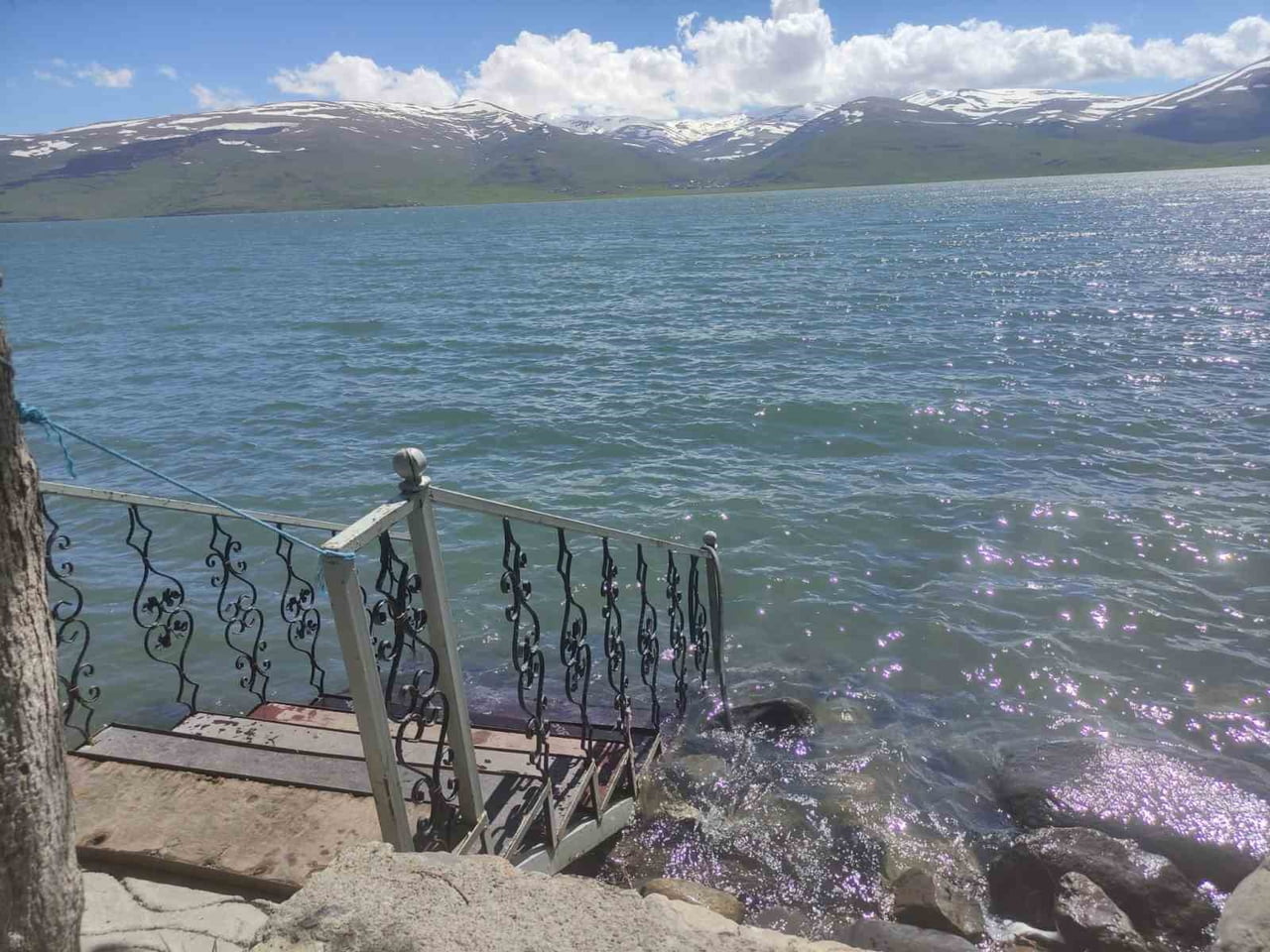 ARDAHAN'DA SON GÜNLERDE ETKİLİ OLAN YAĞIŞLAR VE YÜKSEK KESİMLERDEKİ KARLARIN ERİMESİYLE BİRLİKTE...