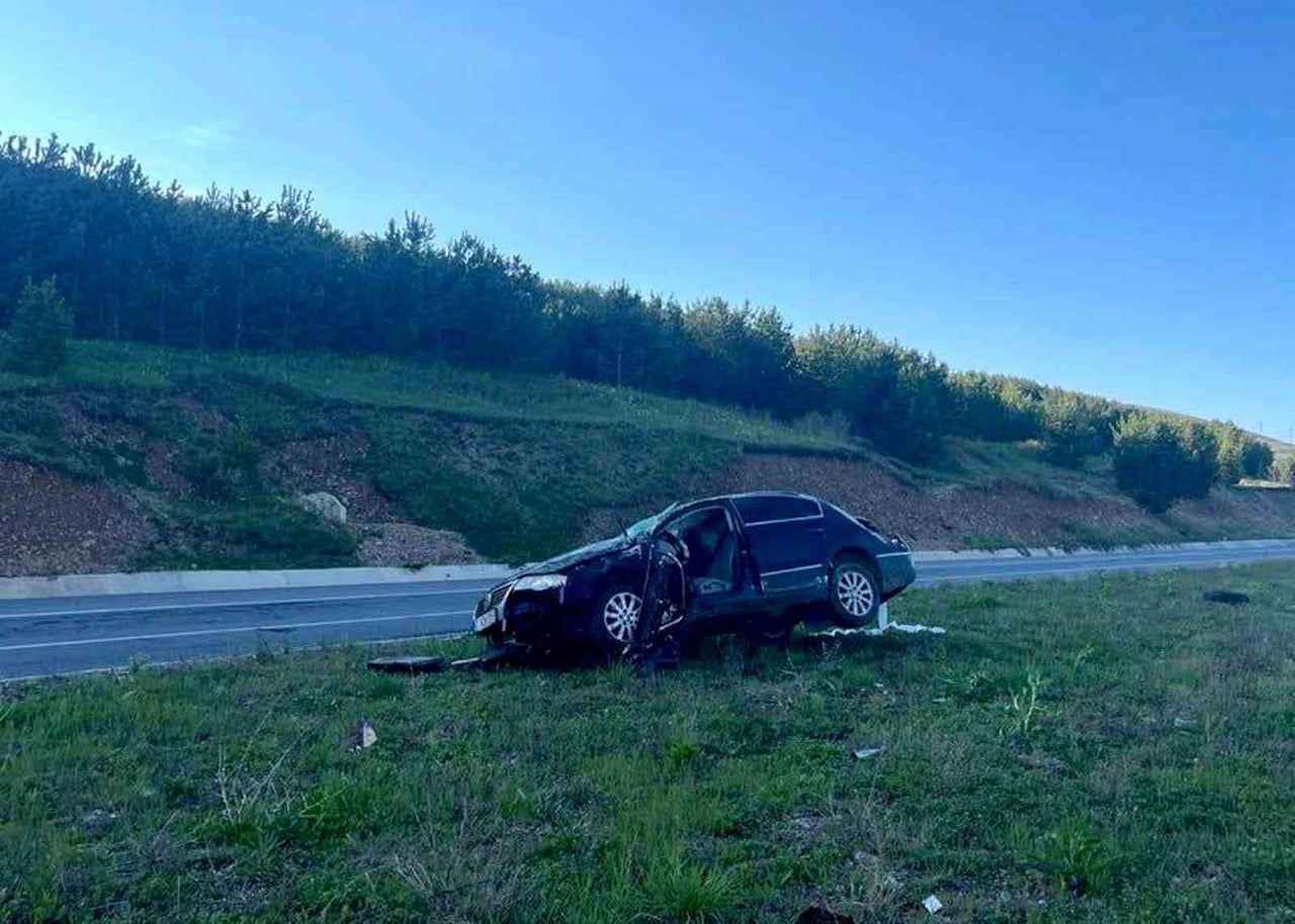 ARDAHAN-GÖLE KARAYOLUNDA TRAFİK KAZASI; 1 ÖLÜ. (OLGUN YILDIZ/ARDAHAN-İHA)