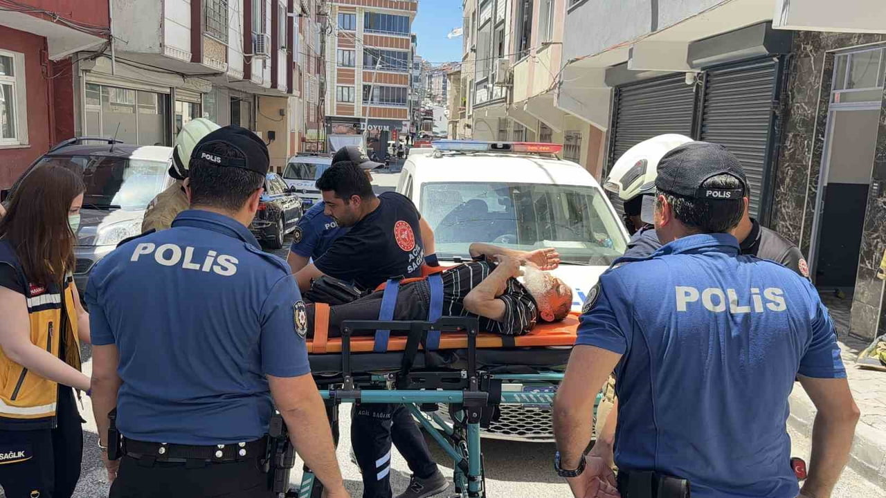 ARNAVUTKÖY'DE EVİNDE MAHSUR KALAN DİYALİZ HASTASI 49 YAŞINDAKİ İSMAİL VATANSEVER, CAMDAN YARDIM...