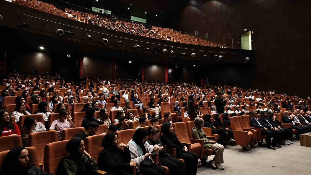 ARNAVUTKÖY BELEDİYESİ TARAFINDAN SINAVA HAZIRLANAN ÖĞRENCİLER İÇİN "YKS YOLUNDA BÜYÜK MOTİVASYON...