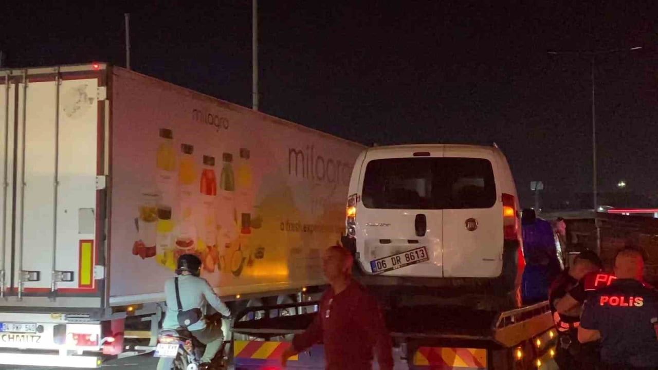 ARNAVUTKÖY’DE 3 ARAÇ VE BİR MOTOSİKLET KAZAYA KARIŞTI : 1 YARALI