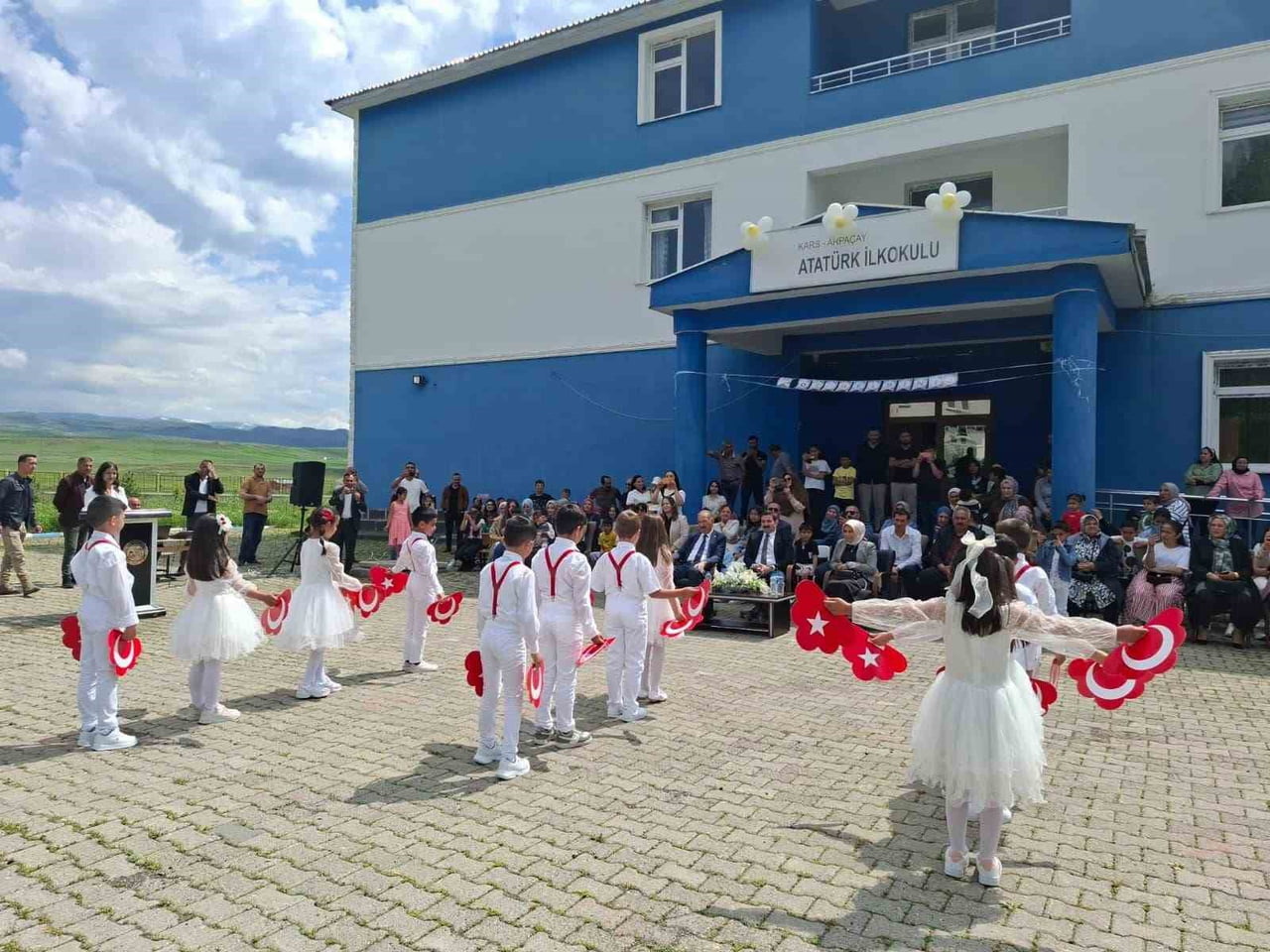 ARPAÇAY ATATÜRK İLKOKULU’NDA YIL SONU ŞENLİĞİ VE MEZUNİYET COŞKUSU(KARS-İHA)