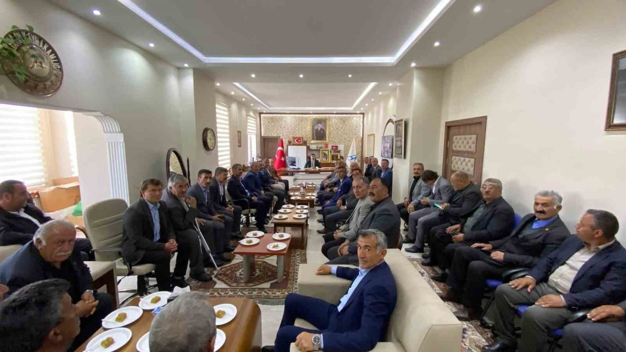 ARPAÇAY’DA DEĞERLENDİRME TOPLANTISI: KAYMAKAM AKKÖZ MUHTARLARIN TALEPLERİNİ...
