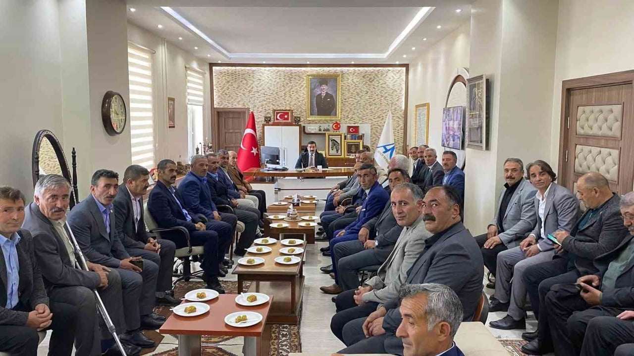 ARPAÇAY’DA DEĞERLENDİRME TOPLANTISI: KAYMAKAM AKKÖZ MUHTARLARIN TALEPLERİNİ...