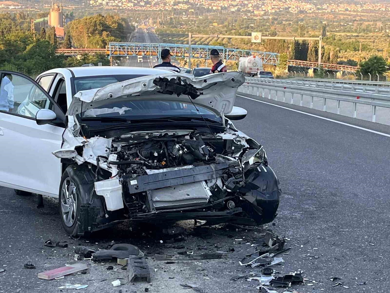 (ARŞİV FOTO) - MUĞLA'NIN YATAĞAN İLÇESİNDE OTOMOBİLİN, TIRA ARKADAN ÇARPMASI SONUCU MEYDANA GELEN...