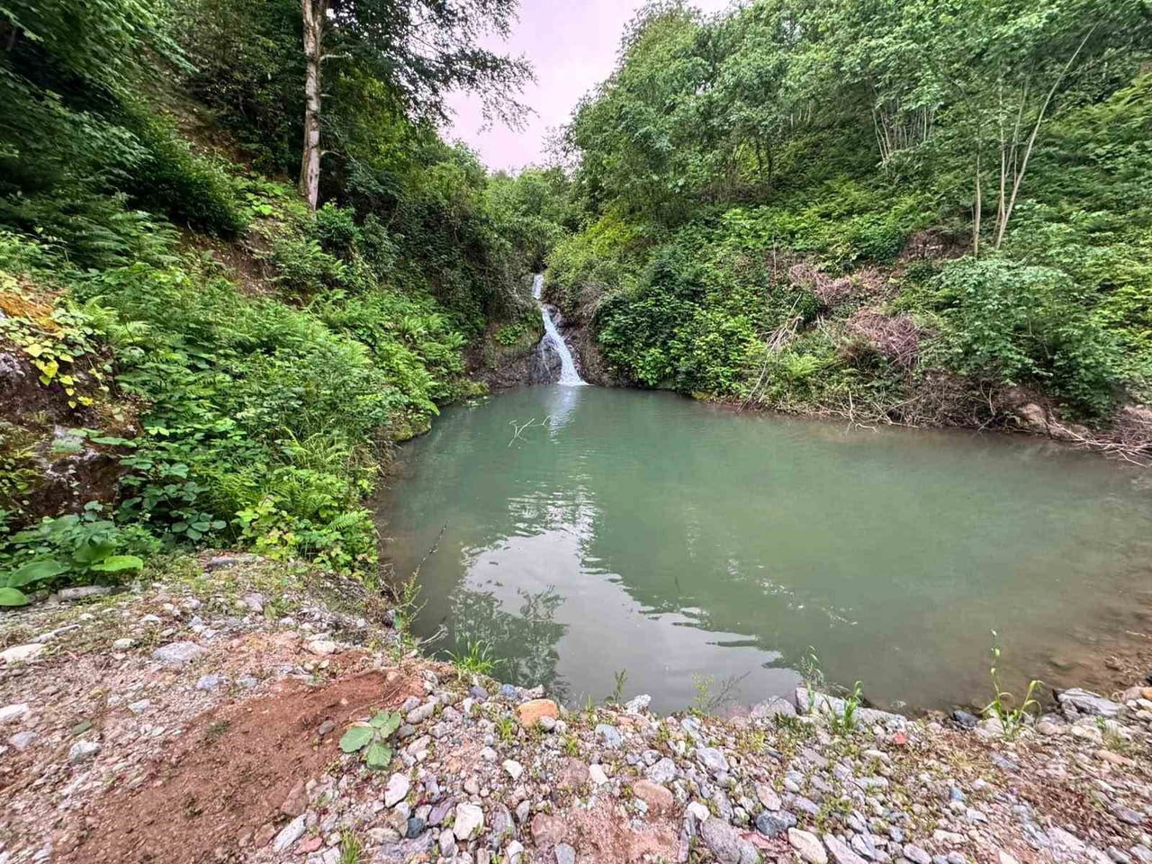 ARTVİN'İN ARHAVİ İLÇESİNDE SERİNLEMEK AMACIYLA GÖLETE GİREN İMAM VE MÜEZZİN, KALDIRILDIKLARI...