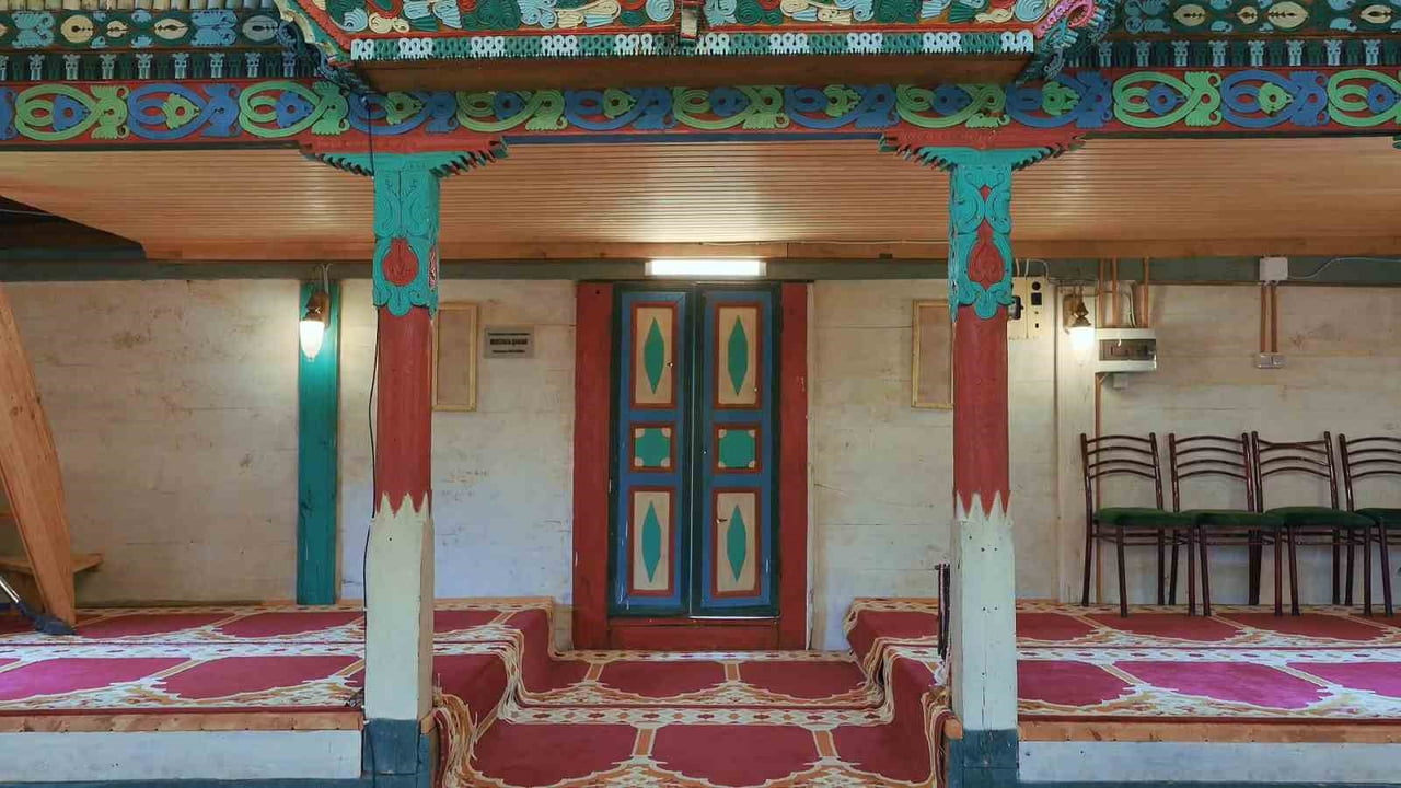 ARTVİN'İN BORÇKA İLÇESİNE BAĞLI CAMİLİ (MACAHEL) HAVZASI'NDA BULUNAN 175 YILLIK TARİHİ İREMİT...