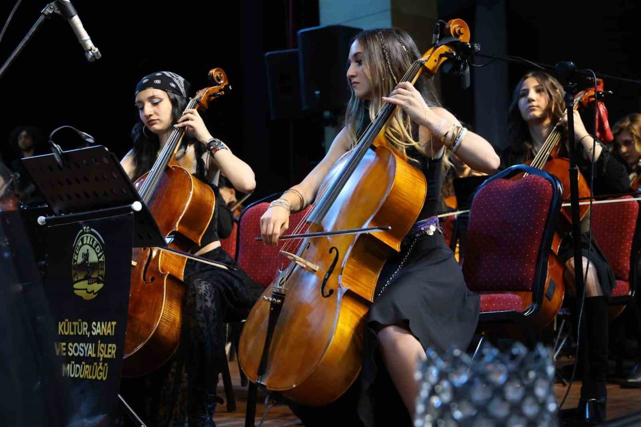 ATAKUM BELEDİYESİ ÇOCUK VE GENÇLİK ORKESTRASI, ATA SAHNE SANAT MERKEZİNDE İLK KONSERİNİ...
