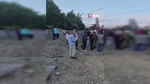 Ataşehir'de kontrolden çıkan taksi çukura girdi
