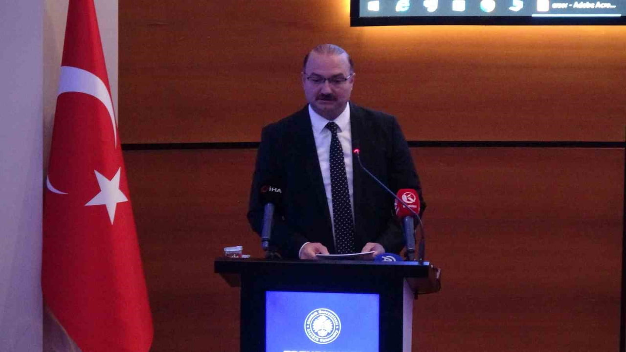 ATATÜRK ÜNİVERSİTESİ REKTÖRÜ PROF. DR. AHMET HACIMÜFTÜOĞLU