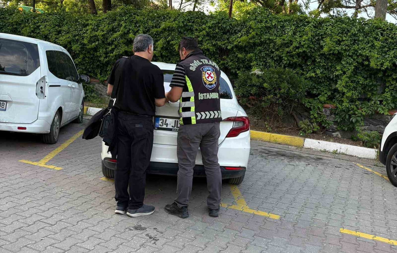 AVCILAR'DA ARALARINDA YOL VERME MESELESİ NEDENİYLE KAVGA ÇIKAN İKİ SÜRÜCÜYE, TOPLAMDA 361 BİN LİRA...