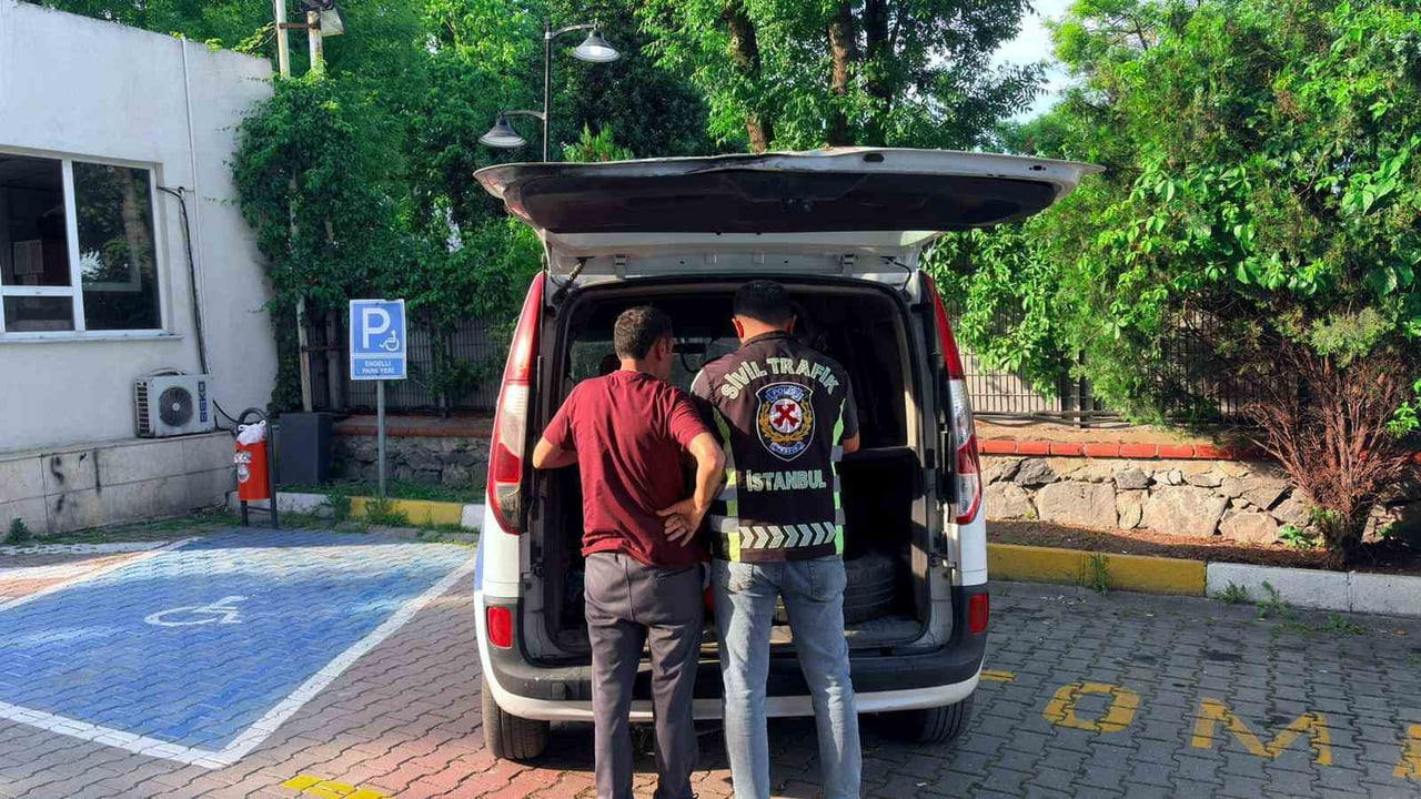 AVCILAR'DA ARALARINDA YOL VERME MESELESİ NEDENİYLE KAVGA ÇIKAN İKİ SÜRÜCÜYE, TOPLAMDA 361 BİN LİRA...