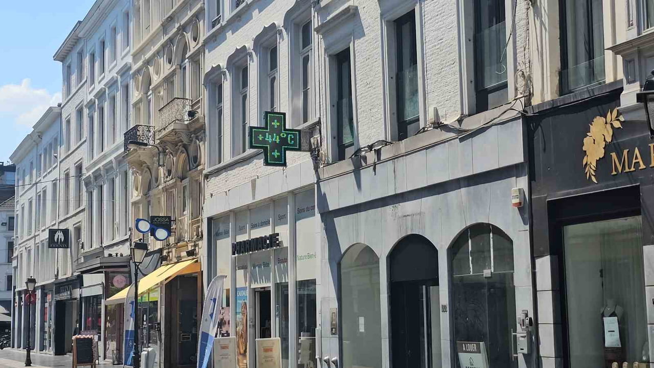 AVRUPA'YI ETKİSİ ALTINA ALAN AŞIRI SICAK HAVA BELÇİKA'DA DA YOĞUN ŞEKİLDE HİSSEDİLİYOR. GİDEREK...