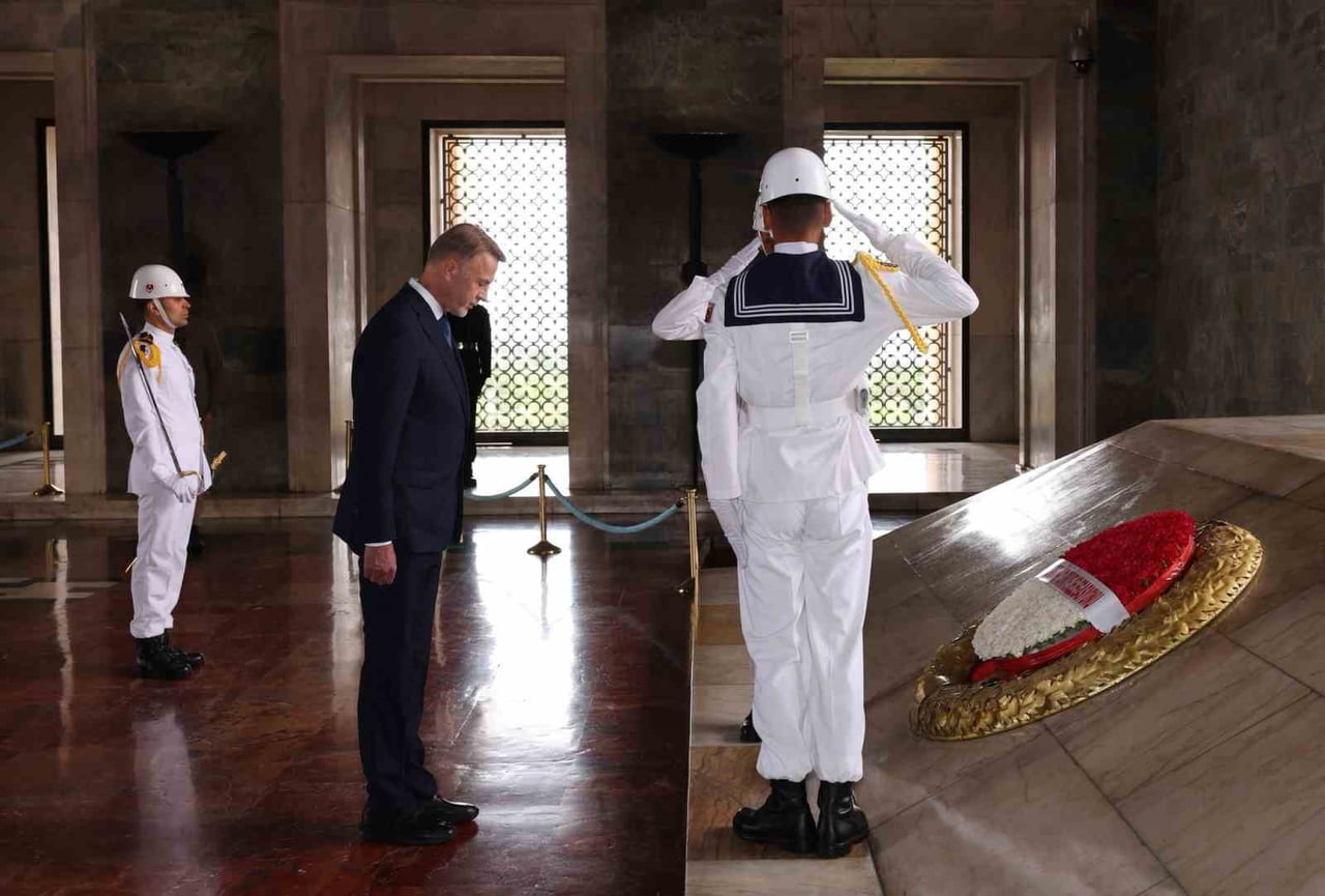 AVRUPA BİRLİĞİ (AB) BÜYÜKELÇİSİ AİVO ORAV, ANITKABİR'İ ZİYARET EDEREK MUSTAFA KEMAL ATATÜRK’ÜN...