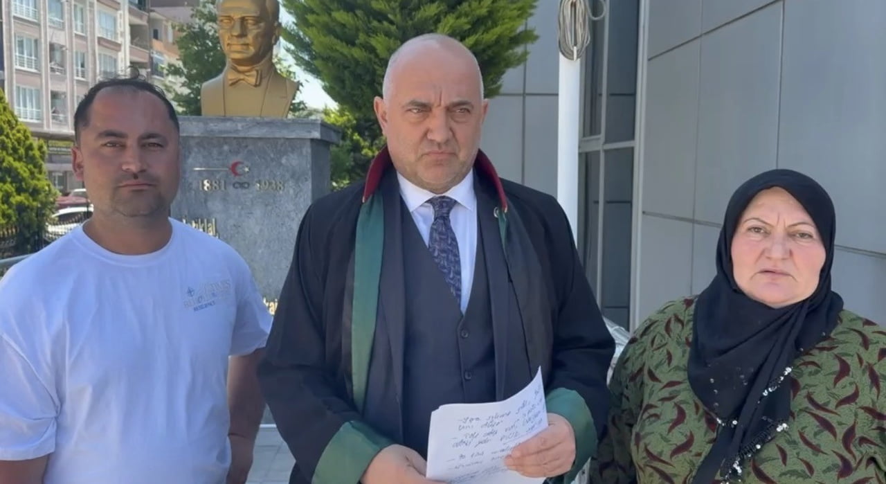 AVUKAT KARTAL AKCAN VE MAĞDURUN ANNESİ DURUŞMA ÇIKIŞI AÇIKLAMADA BULUNDU.